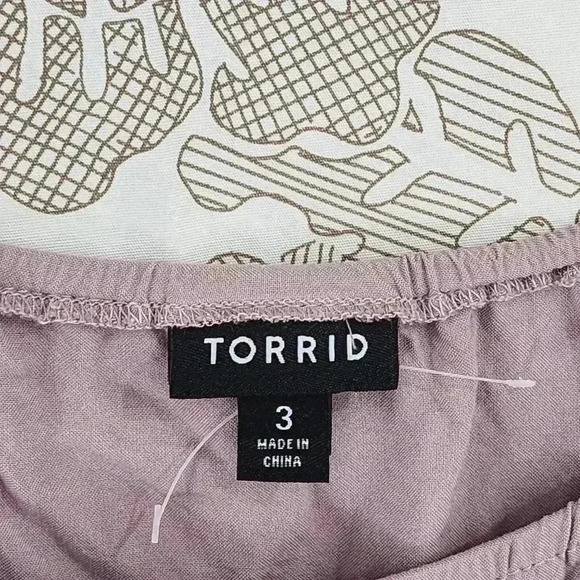 NWOT Torrid Cold Shoulder Short sleeve Cut out Blouse Lavender Size 3x 9550 - Picture 5 of 8